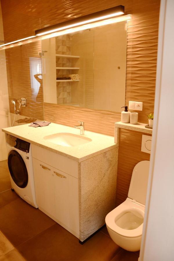 Premium Apartment Near Banska Bystrica Square With Two Big Bedrooms المظهر الخارجي الصورة